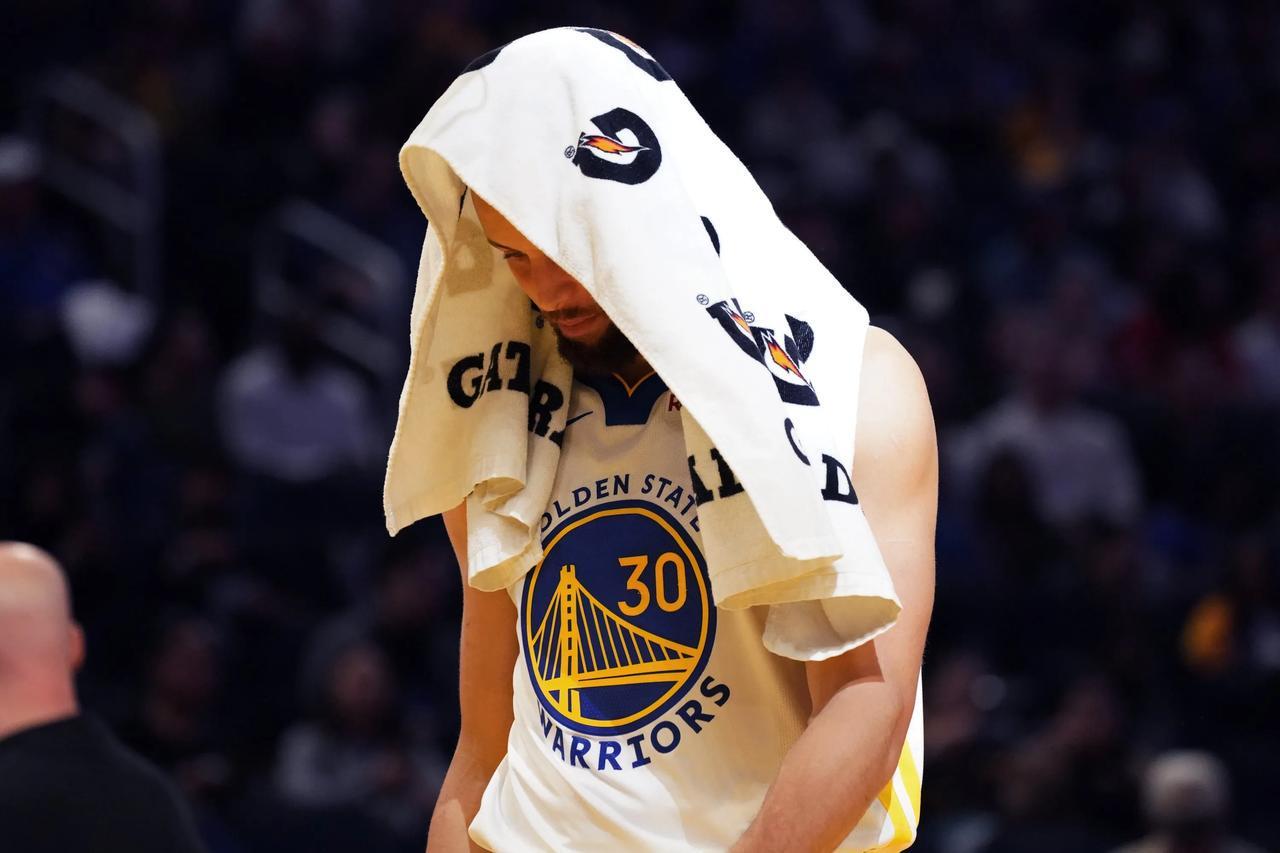 世界杯官方正版软件-净效率-2.3，每场自挖一坑，科尔视而不见！勇士首发变阵已有答案